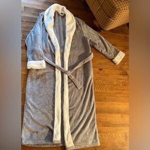 SleepWear Plush Robe, Gray/White, Size XL, EUC